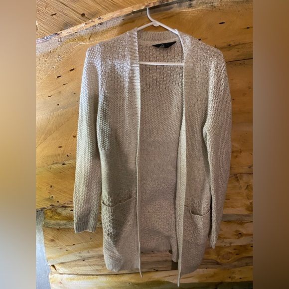 DH3 Sweater size medium - Picture 3 of 3